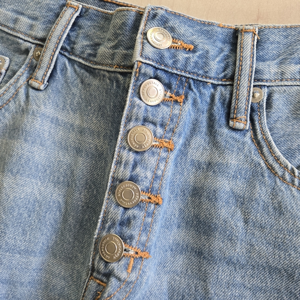 NWT Aeropostale 3.25" Buttonfly Jean Mom Shorts Frayed Rolled Hem - Picture 6 of 13